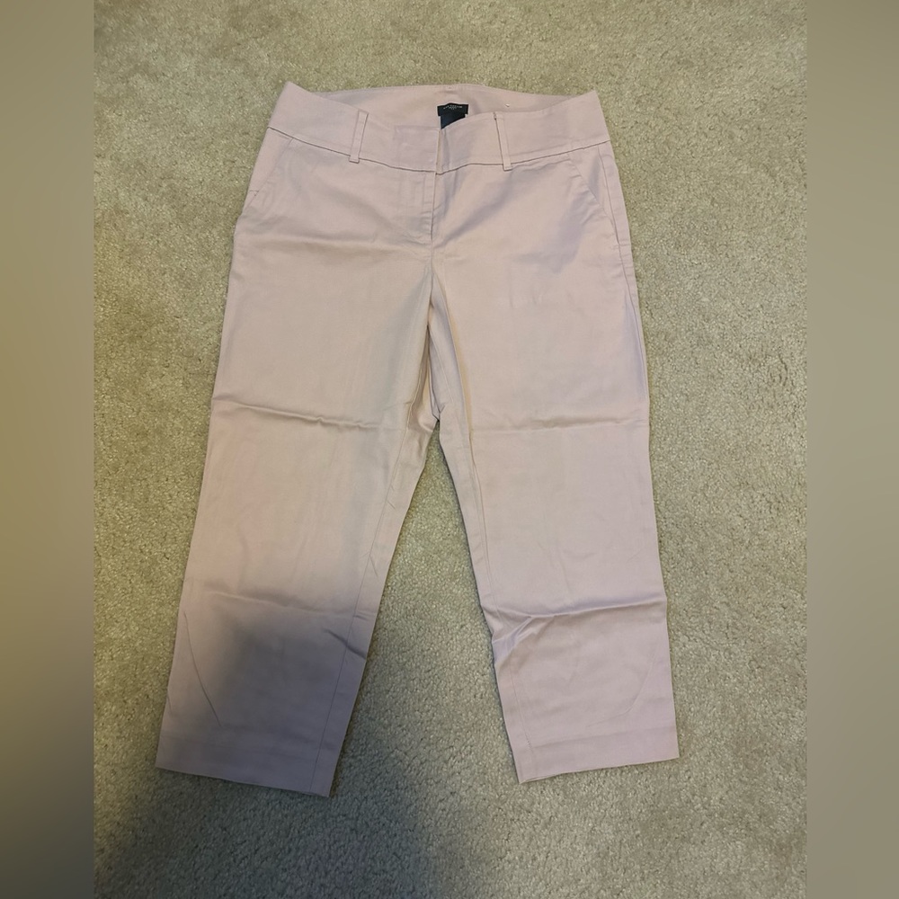 Ann Taylor cropped pants in size curvy 8. In excellent condition. Petite